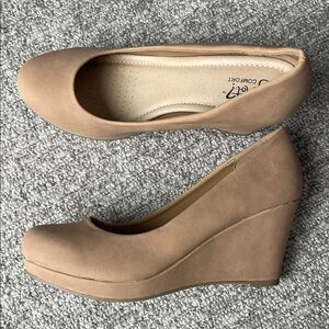 Women's Tan Wedge Shoes